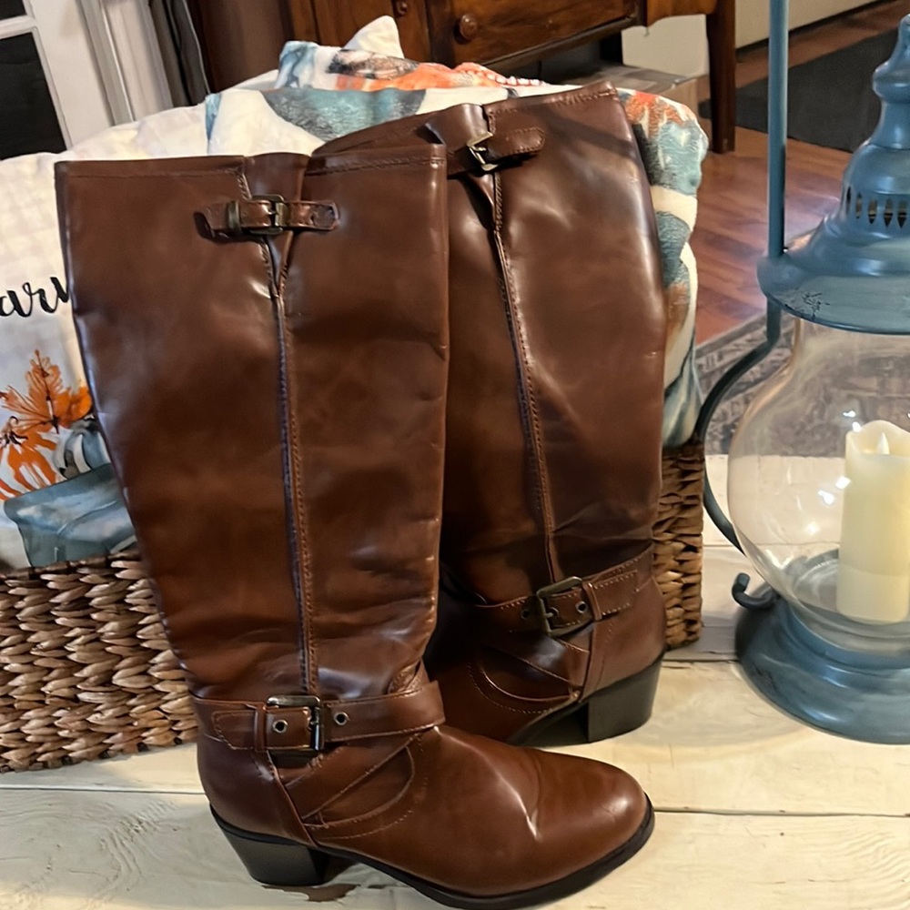 Women’s Brown Knee High Boots Apt. 9 Brand Light Wear Sz. 10